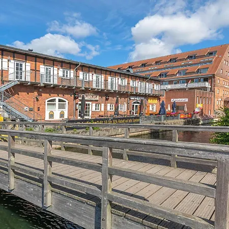 Apartment Kietz-quartier Mit Balkon & Mueritzblick Im Historischen Speicher