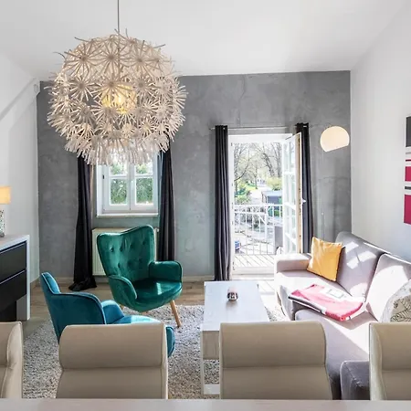 Kietz-quartier Mit Balkon & Mueritzblick Im Historischen Speicher Apartment