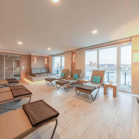 Kietz-quartier Mit Balkon & Mueritzblick Im Historischen Speicher Waren (Mueritz)